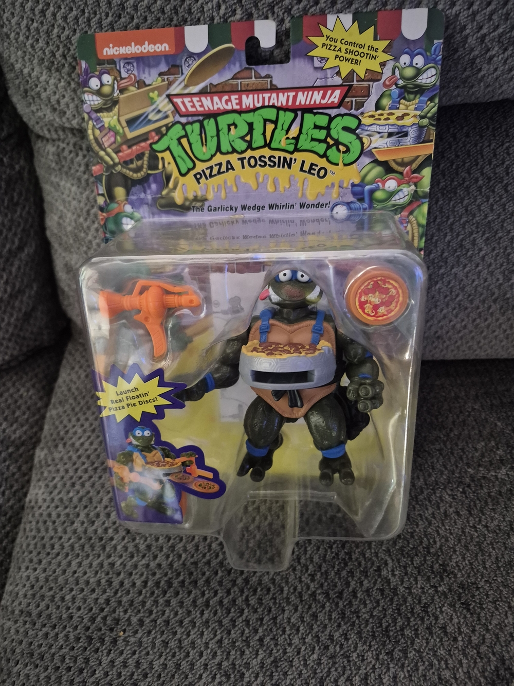Nickelodeon Leonardo Pizza Tossin' Leo TMNT Action Figure Launches Pizza Discs